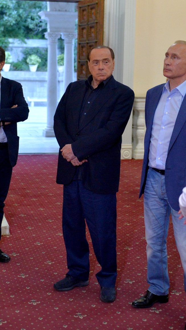 Silvio Berlusconi Feet & Shoe Size